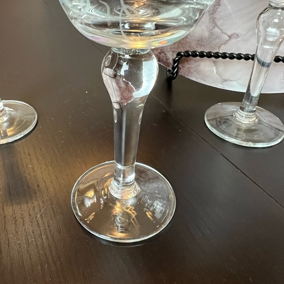 Princess House Heritage Etched Wine Glasses (5). - Picture 4 of 8